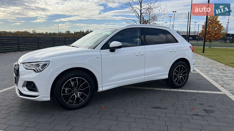 Позашляховик / Кросовер Audi Q3 2022 в Мукачевому