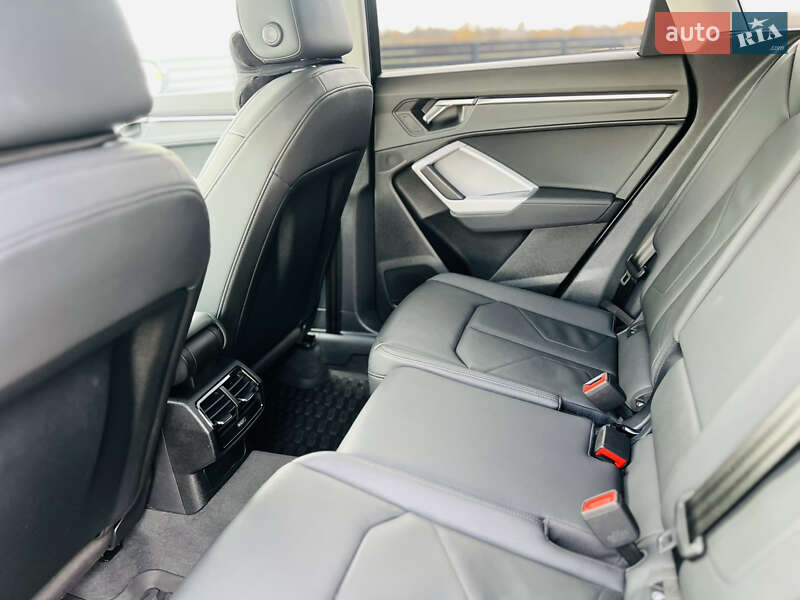 Позашляховик / Кросовер Audi Q3 2022 в Мукачевому