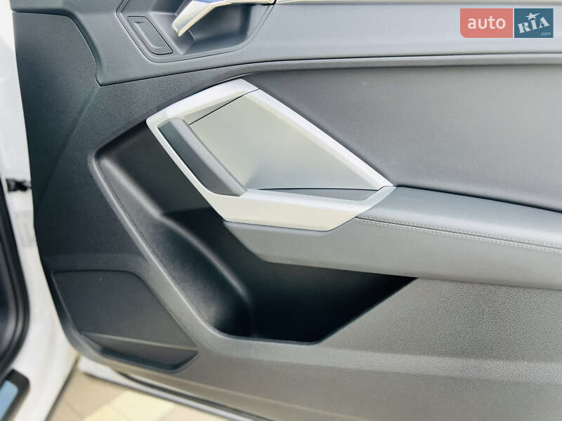 Позашляховик / Кросовер Audi Q3 2022 в Мукачевому