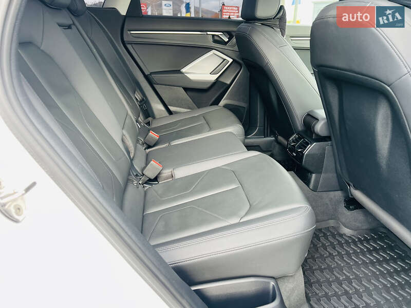 Позашляховик / Кросовер Audi Q3 2022 в Мукачевому