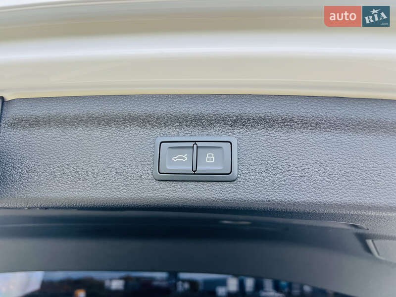 Позашляховик / Кросовер Audi Q3 2022 в Мукачевому