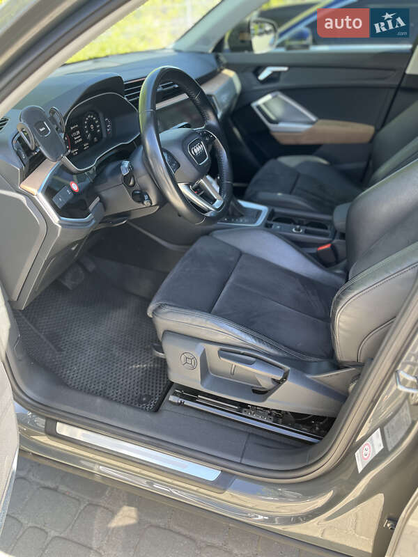 Позашляховик / Кросовер Audi Q3 2019 в Дніпрі фото 10 Позашляховик / Кросовер Audi Q3 2019 в Дніпрі