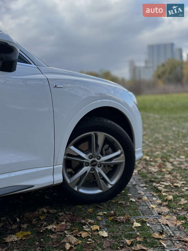 Позашляховик / Кросовер Audi Q3 2023 в Києві