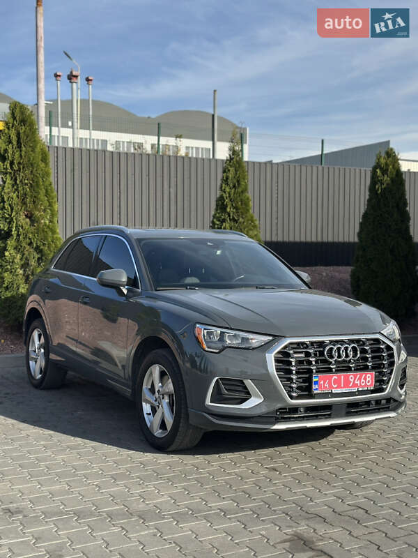 Внедорожник / Кроссовер Audi Q3 2019 в Тернополе
