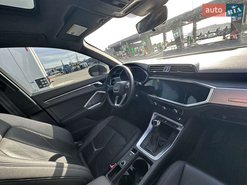 Внедорожник / Кроссовер Audi Q3 2019 в Тернополе