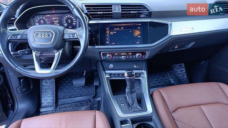 Внедорожник / Кроссовер Audi Q3 2019 в Стрые