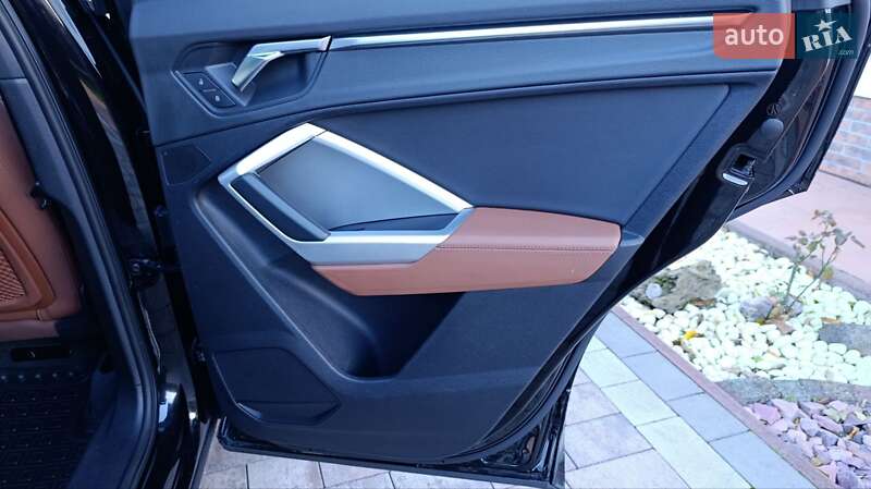 Внедорожник / Кроссовер Audi Q3 2019 в Стрые