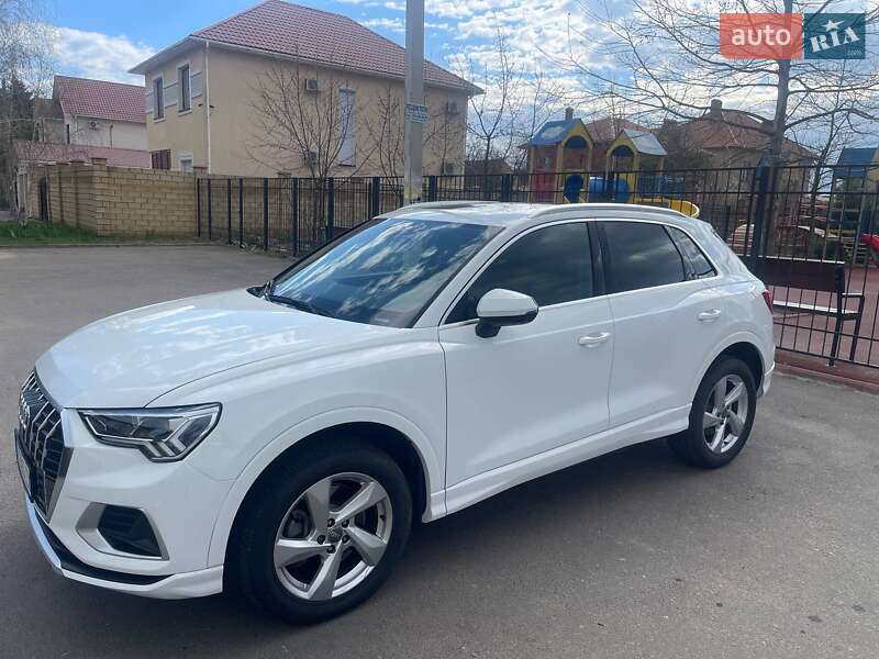 Внедорожник / Кроссовер Audi Q3 2019 в Киеве