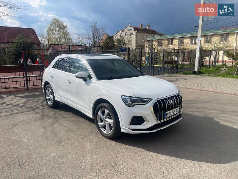 Внедорожник / Кроссовер Audi Q3 2019 в Киеве