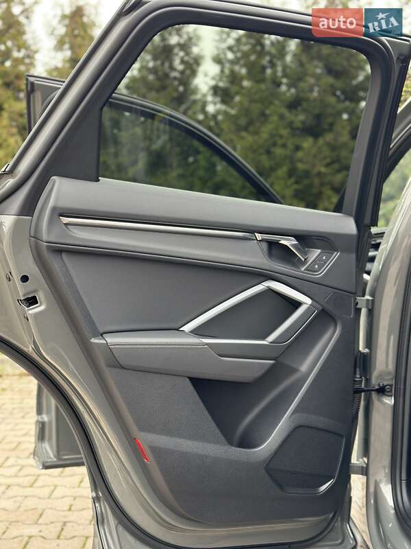 Внедорожник / Кроссовер Audi Q3 2023 в Киеве