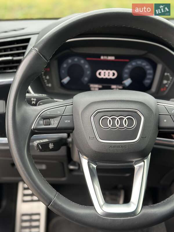 Внедорожник / Кроссовер Audi Q3 2023 в Киеве
