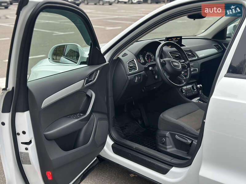 Позашляховик / Кросовер Audi Q3 2015 в Києві