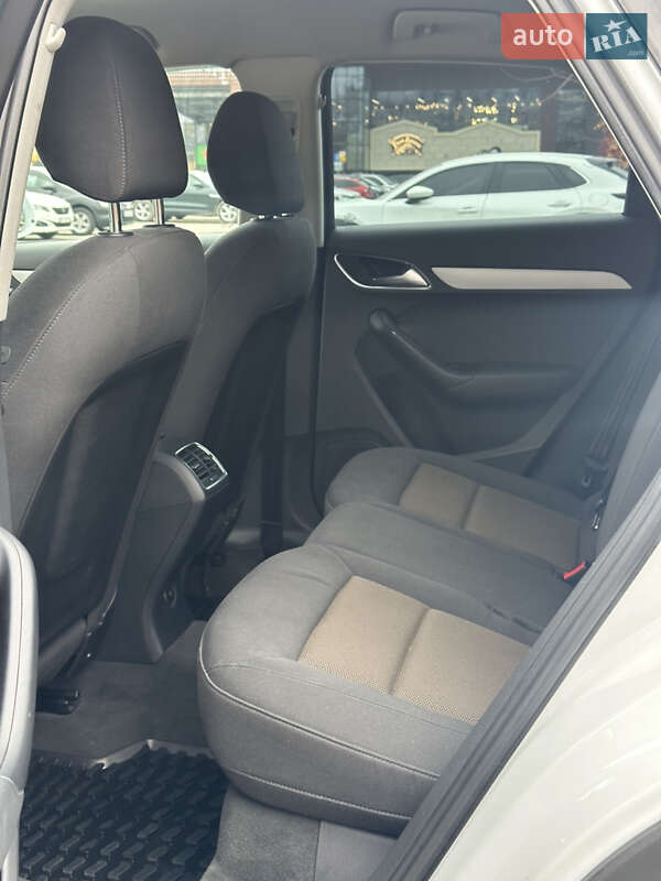 Позашляховик / Кросовер Audi Q3 2015 в Києві