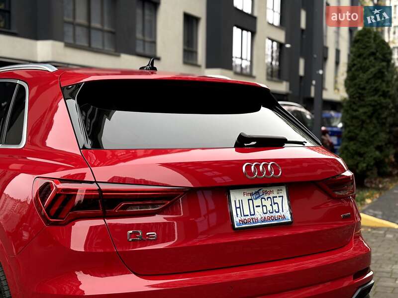Позашляховик / Кросовер Audi Q3 2020 в Івано-Франківську