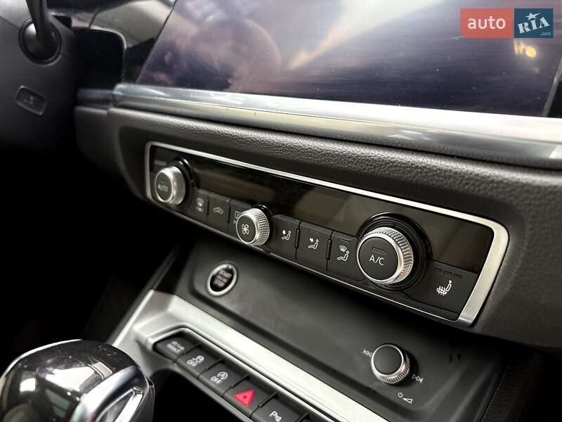 Позашляховик / Кросовер Audi Q3 2020 в Івано-Франківську