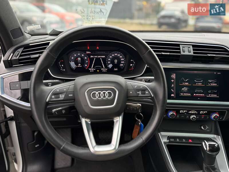 Внедорожник / Кроссовер Audi Q3 2020 в Стрые