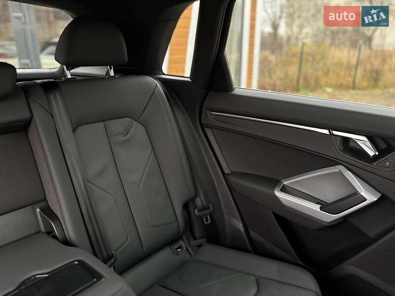 Внедорожник / Кроссовер Audi Q3 2020 в Стрые