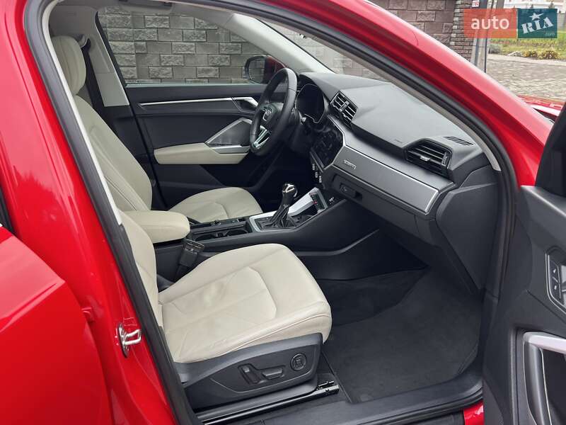 Внедорожник / Кроссовер Audi Q3 2020 в Ровно