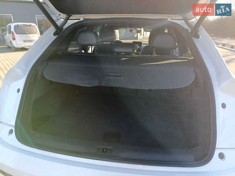 Позашляховик / Кросовер Audi Q3 2015 в Хотині фото 18 Позашляховик / Кросовер Audi Q3 2015 в Хотині