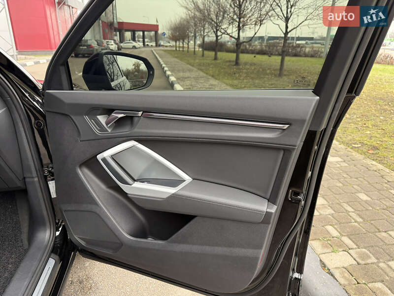 Позашляховик / Кросовер Audi Q3 2020 в Києві