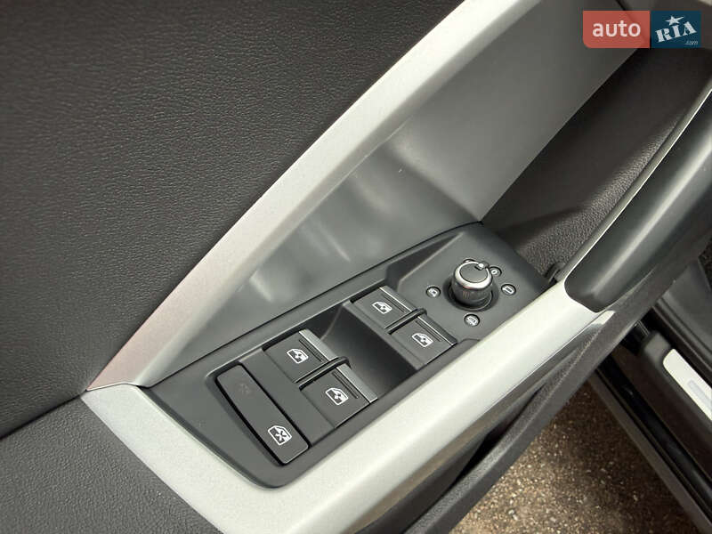Позашляховик / Кросовер Audi Q3 2020 в Києві