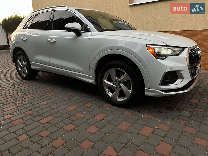 Позашляховик / Кросовер Audi Q3 2020 в Нововолинську