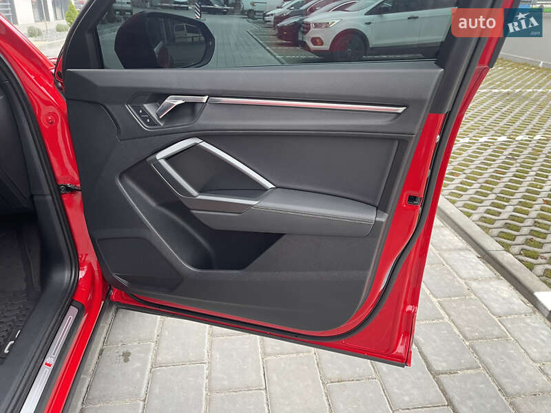 Внедорожник / Кроссовер Audi Q3 2020 в Ровно