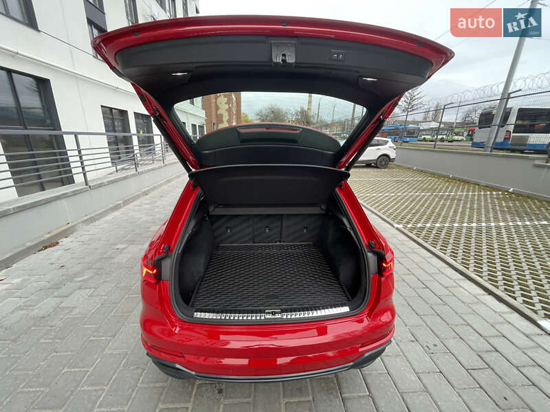 Внедорожник / Кроссовер Audi Q3 2020 в Ровно