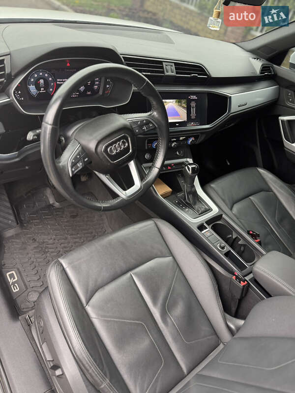 Позашляховик / Кросовер Audi Q3 2020 в Полтаві