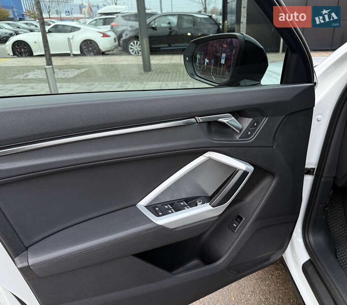 Позашляховик / Кросовер Audi Q3 2021 в Києві фото 11 Позашляховик / Кросовер Audi Q3 2021 в Києві
