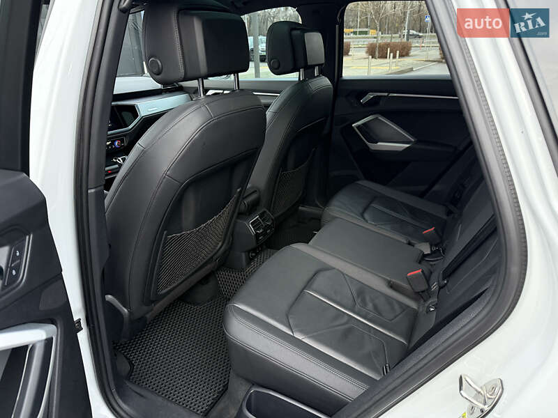 Позашляховик / Кросовер Audi Q3 2021 в Києві фото 18 Позашляховик / Кросовер Audi Q3 2021 в Києві