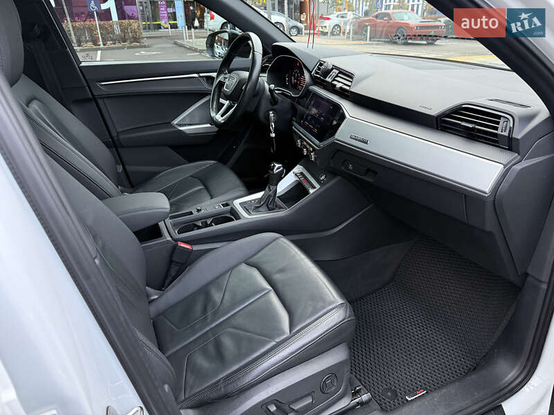 Позашляховик / Кросовер Audi Q3 2021 в Києві фото 29 Позашляховик / Кросовер Audi Q3 2021 в Києві
