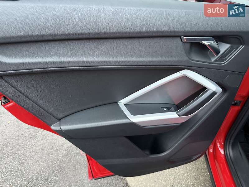 Внедорожник / Кроссовер Audi Q3 2021 в Киеве фото 47 Внедорожник / Кроссовер Audi Q3 2021 в Киеве