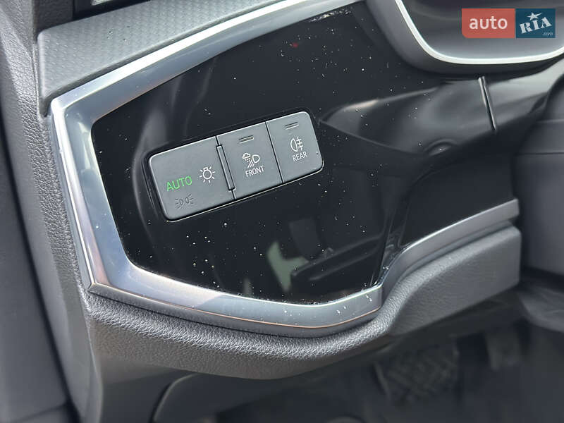 Внедорожник / Кроссовер Audi Q3 2020 в Киеве