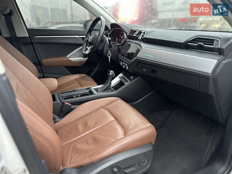 Внедорожник / Кроссовер Audi Q3 2020 в Киеве