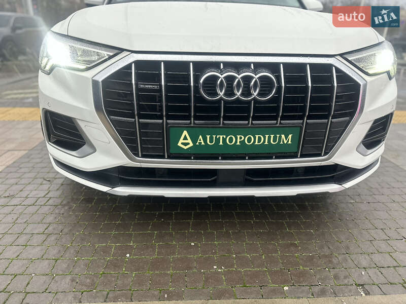 Внедорожник / Кроссовер Audi Q3 2020 в Киеве