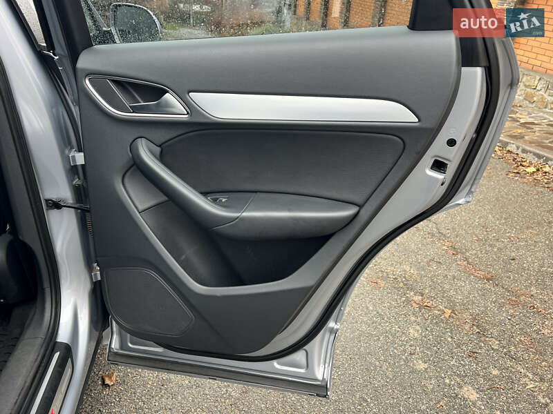 Внедорожник / Кроссовер Audi Q3 2017 в Киеве