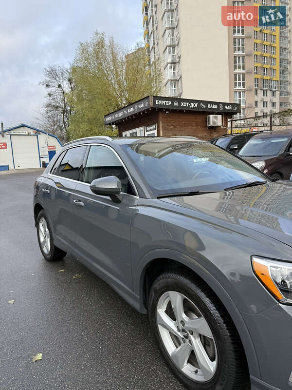 Позашляховик / Кросовер Audi Q3 2019 в Києві
