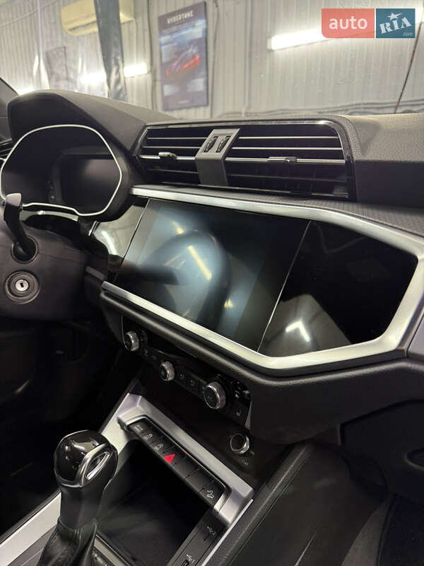 Позашляховик / Кросовер Audi Q3 2019 в Києві