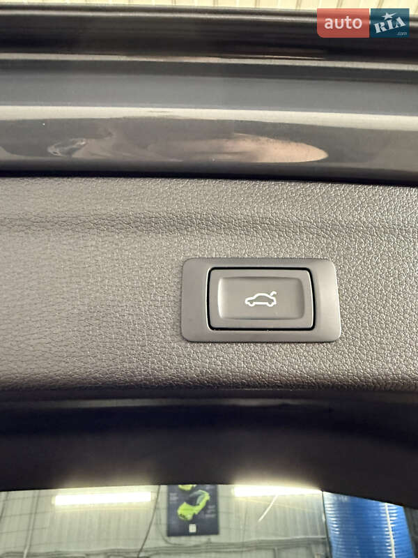 Позашляховик / Кросовер Audi Q3 2019 в Києві