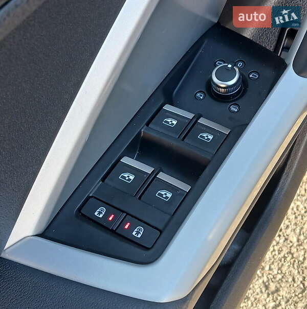 Внедорожник / Кроссовер Audi Q3 2021 в Киеве