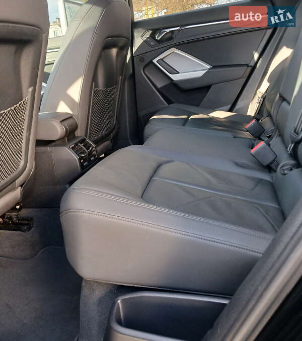 Внедорожник / Кроссовер Audi Q3 2021 в Киеве