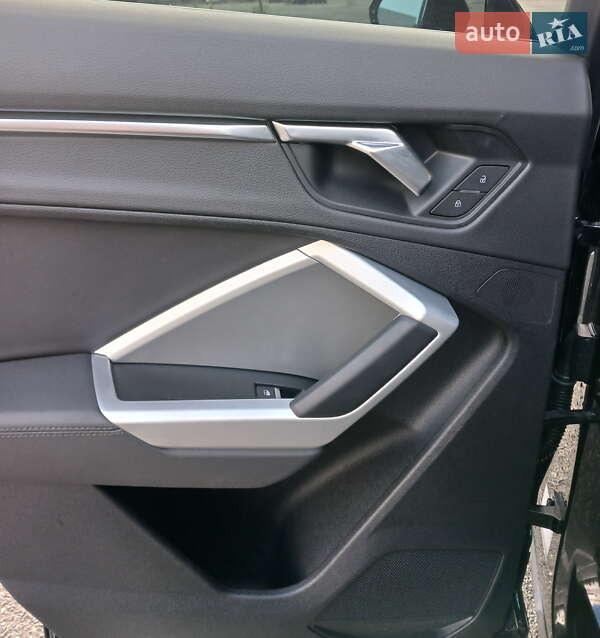 Внедорожник / Кроссовер Audi Q3 2021 в Киеве