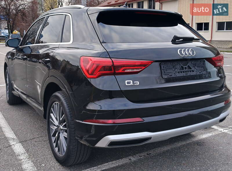 Внедорожник / Кроссовер Audi Q3 2021 в Киеве