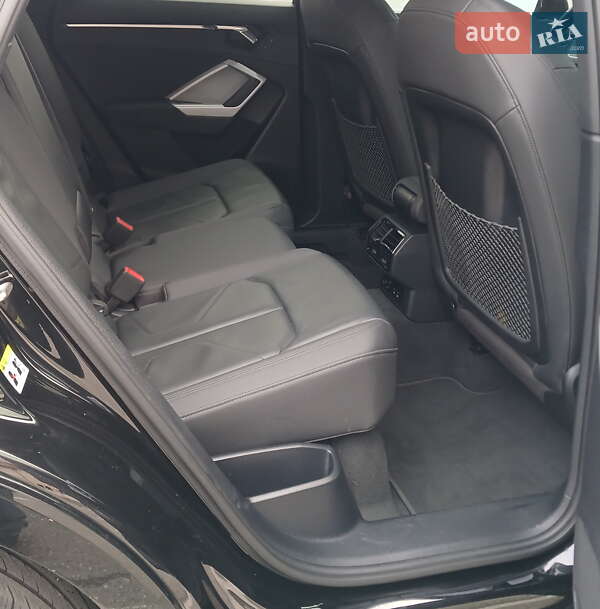 Внедорожник / Кроссовер Audi Q3 2021 в Киеве