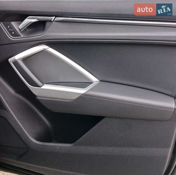 Внедорожник / Кроссовер Audi Q3 2021 в Киеве