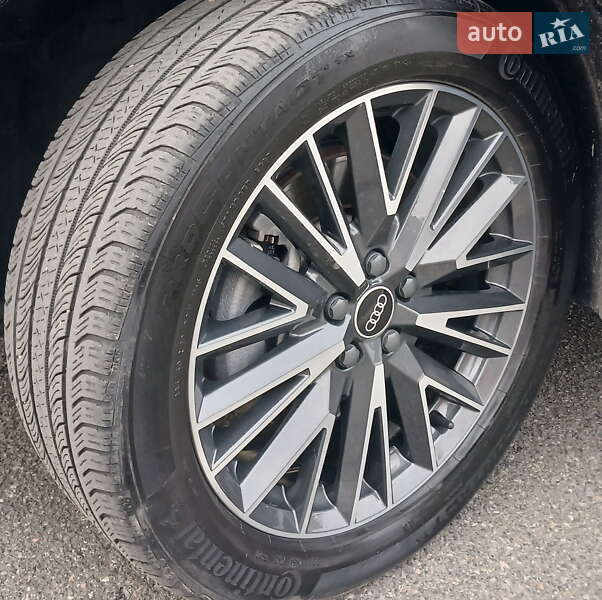 Внедорожник / Кроссовер Audi Q3 2021 в Киеве