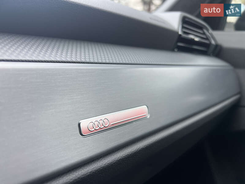 Позашляховик / Кросовер Audi Q3 2020 в Мукачевому