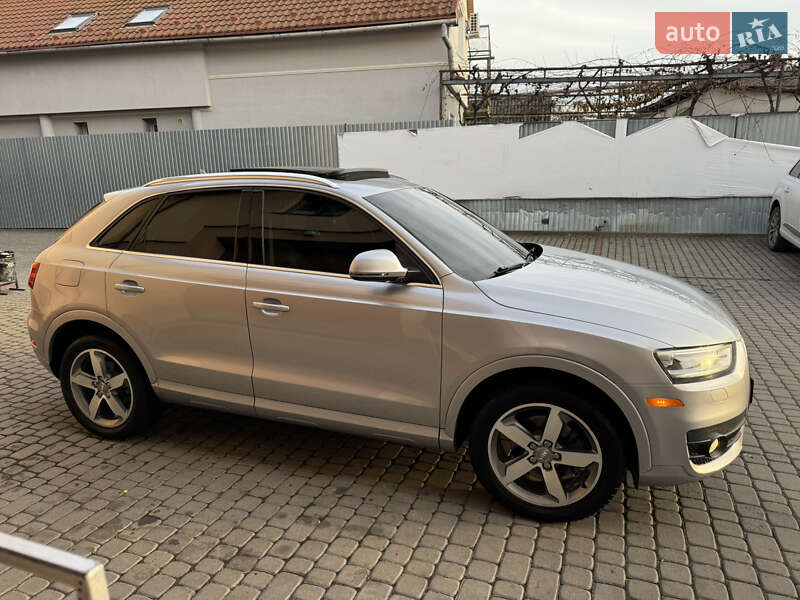 Внедорожник / Кроссовер Audi Q3 2015 в Ужгороде