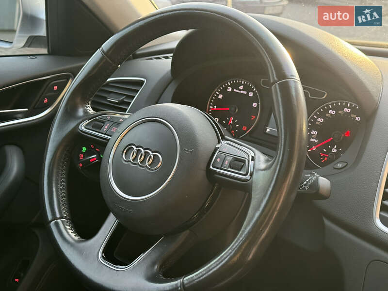 Внедорожник / Кроссовер Audi Q3 2015 в Ужгороде